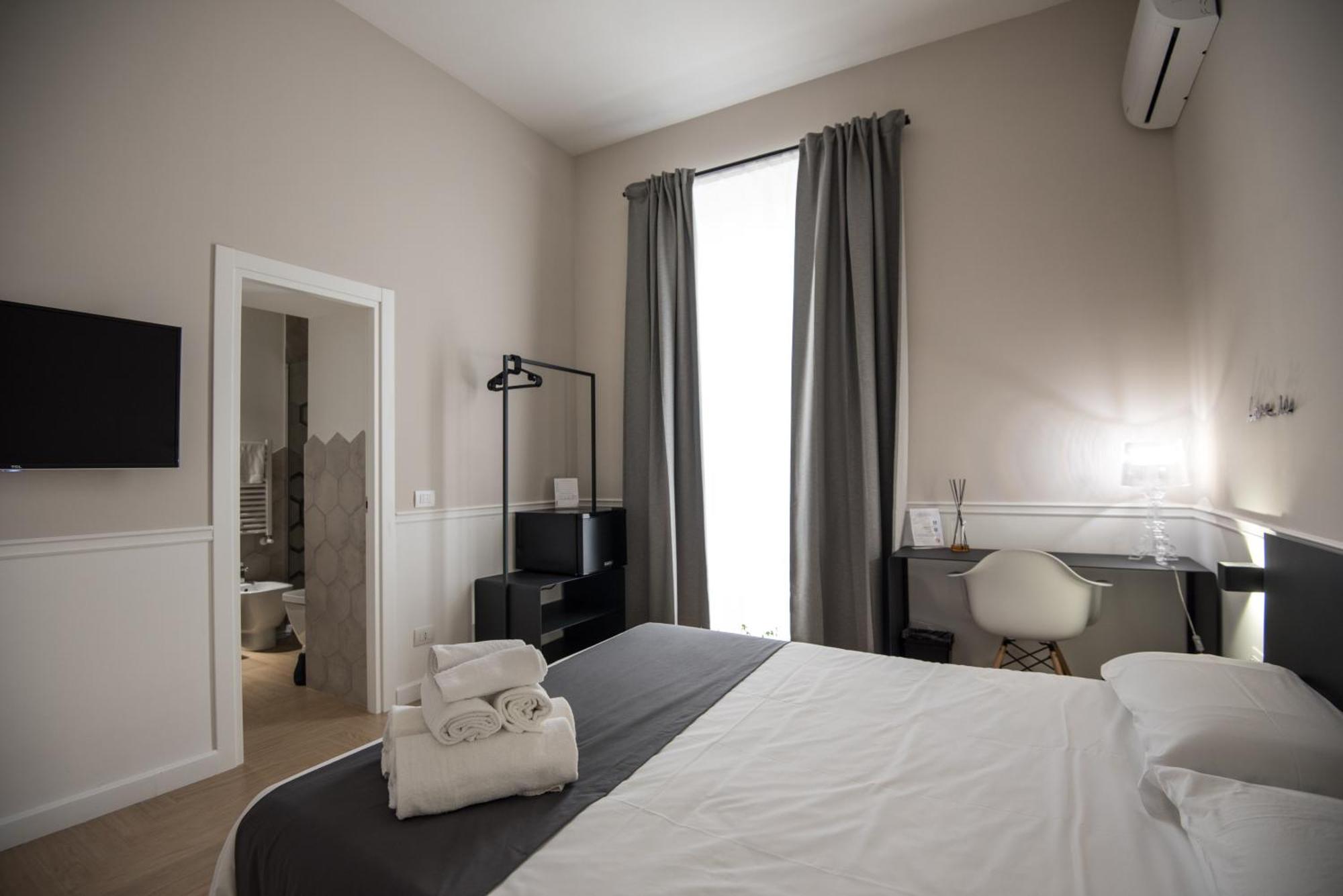 Five Boutique Rooms Неаполь Экстерьер фото